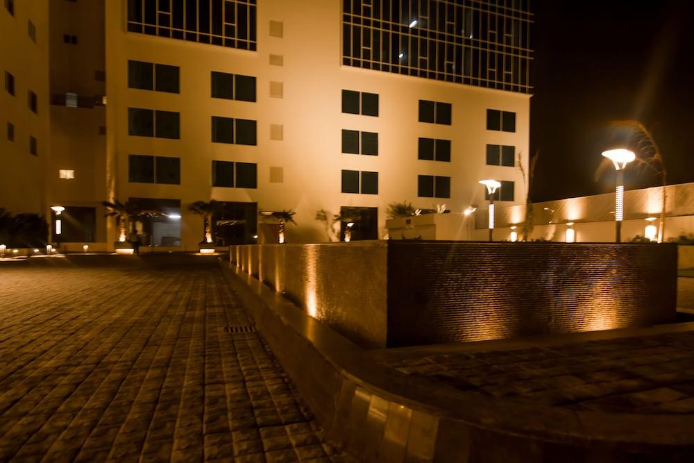 Lemon Tree Hotel, Sector 60, Gurugram Gurgaon Exterior foto