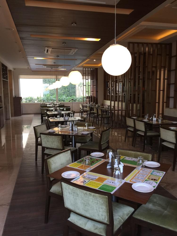 Lemon Tree Hotel, Sector 60, Gurugram Gurgaon Exterior foto